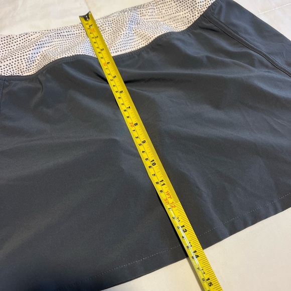 Brooks Running Skort Size Medium Equalibrium Technology Gray With Polka Dots - Picture 9 of 9